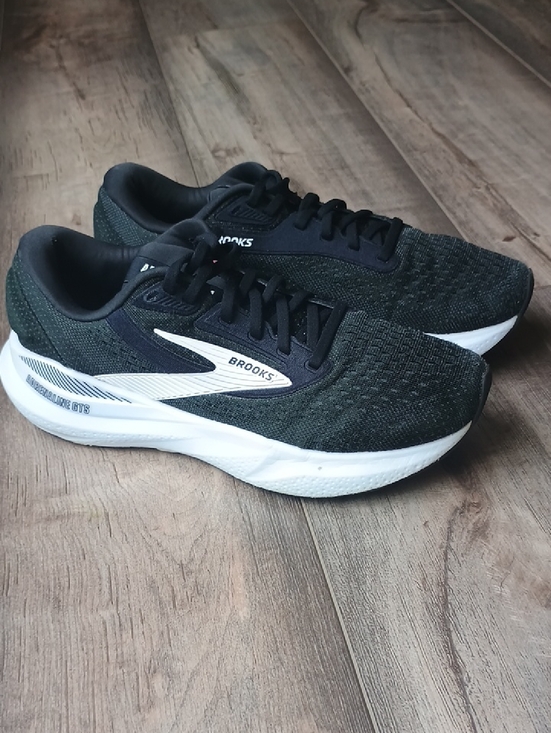 Brooks Shoes - Brooks White and Black Running Shoe
